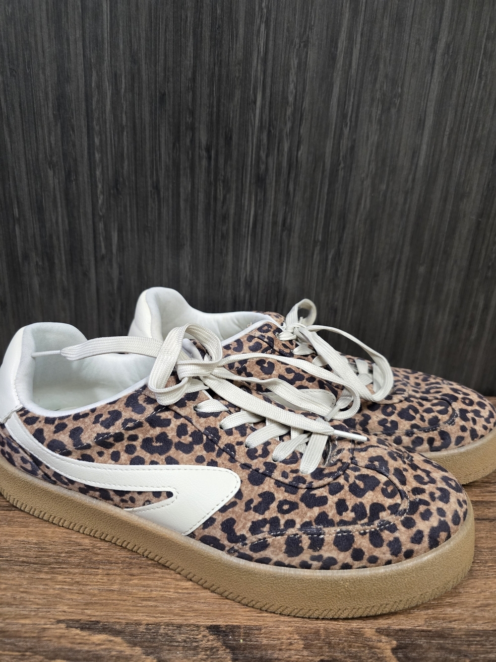 DV Dolce Vita Russo Leopard Print Sneakers Women's Size 9 Lace Up Casual Shoes